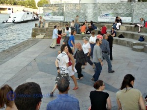 Celtic square dance by the Seine Paris